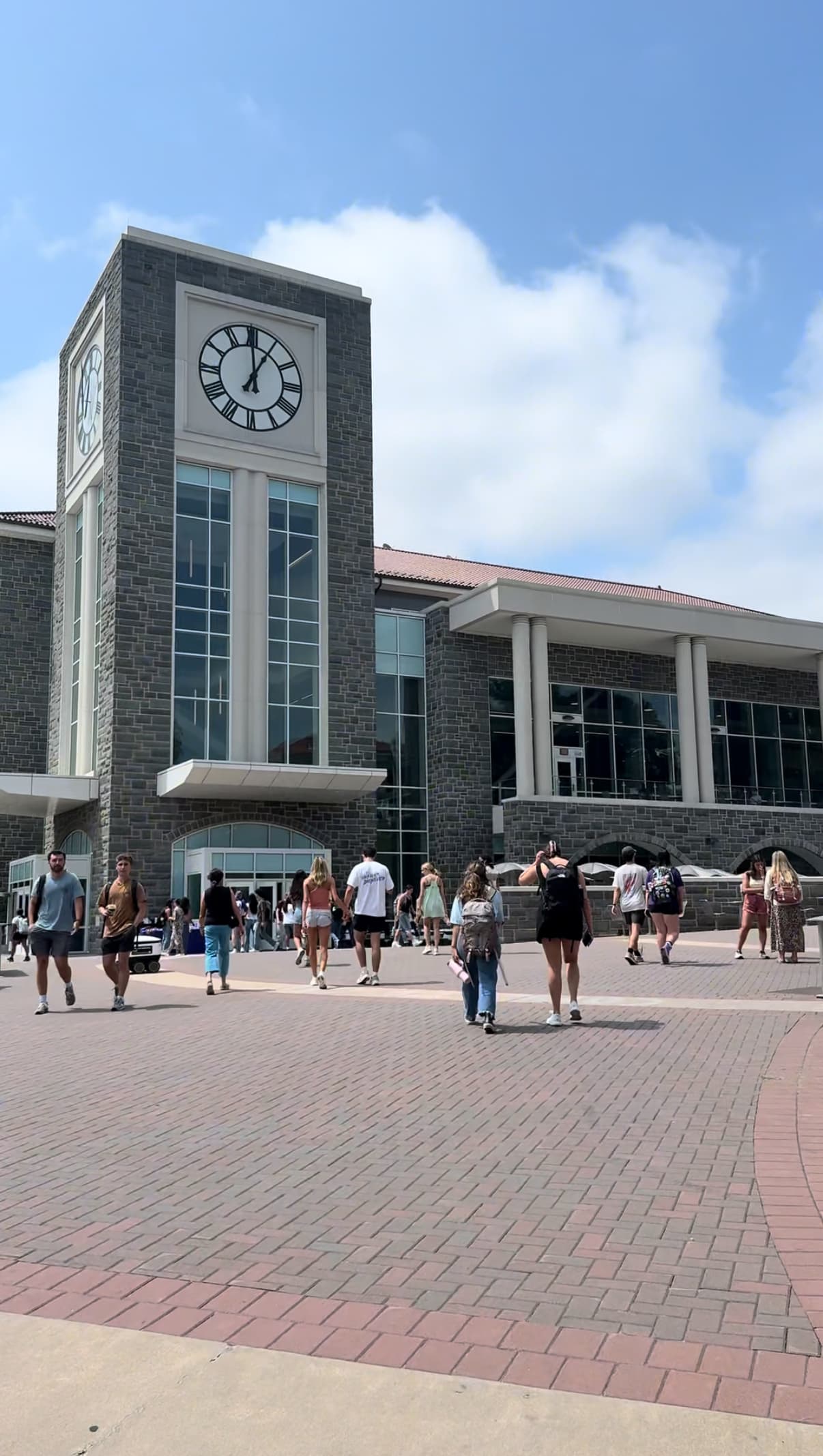 TikTok - christiana_andreaa