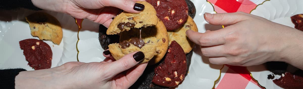 Insomnia Cookies background