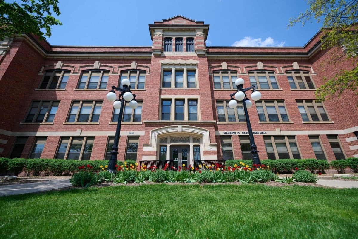 theracquet.org/17755/news/uwl-psychology-students-demand-change-in-diversity-and-faculty-retention/